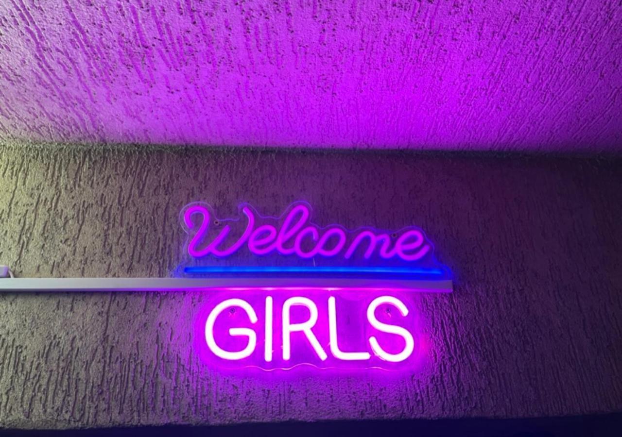 Girls Willa Cracóvia Exterior foto